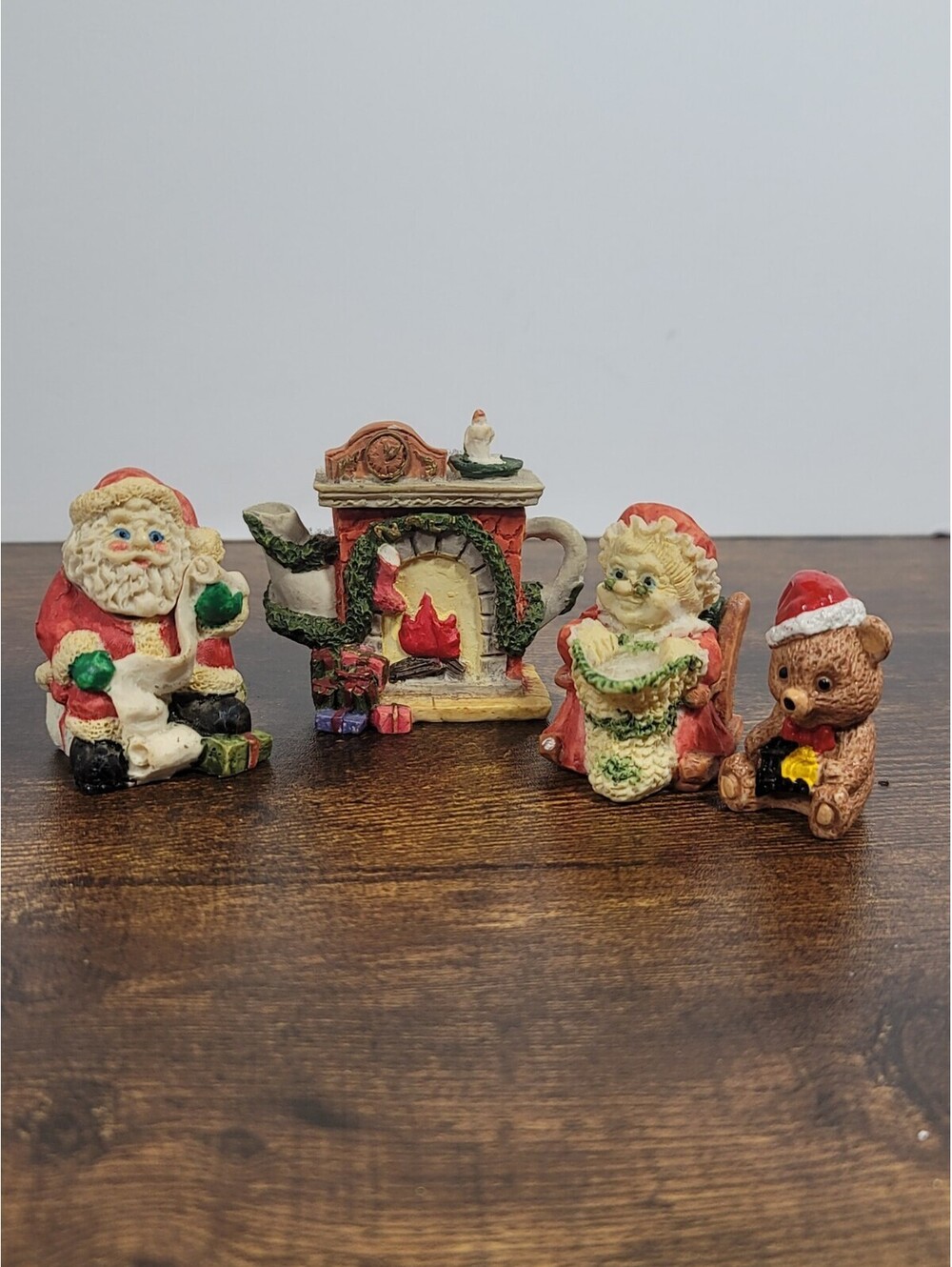 Vintage Mini Santa & Mrs Claus With other Resin-type Figures Detailed